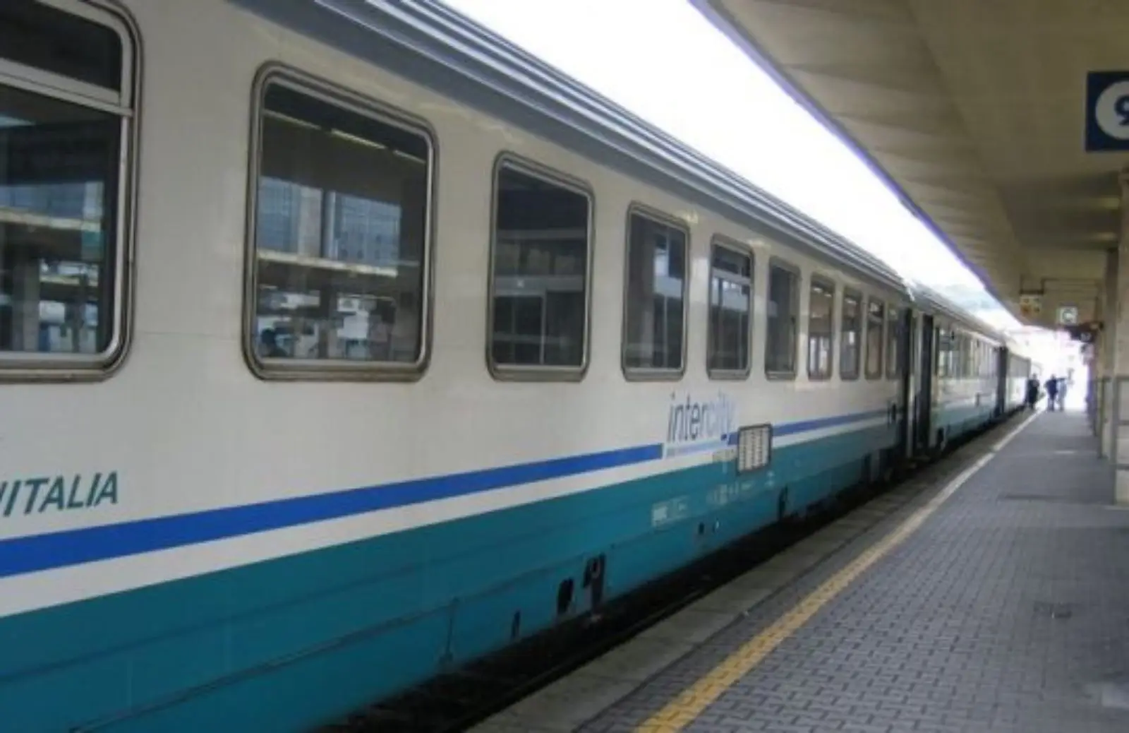 Bonus trasporti pubblici: ecco come risparmiare fino a 60 euro SP - Autobus con biglietto e simbolo sconto
